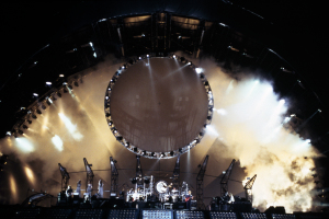 PINK FLOYD _ THE DIVISION BELL _ BAND SHOT 3 - LIVE _EDP2055-014 _ PHOTO CREDIT PARLAPHONE